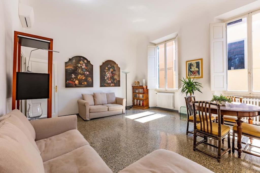 Academia Of Davide Spacious Florencia